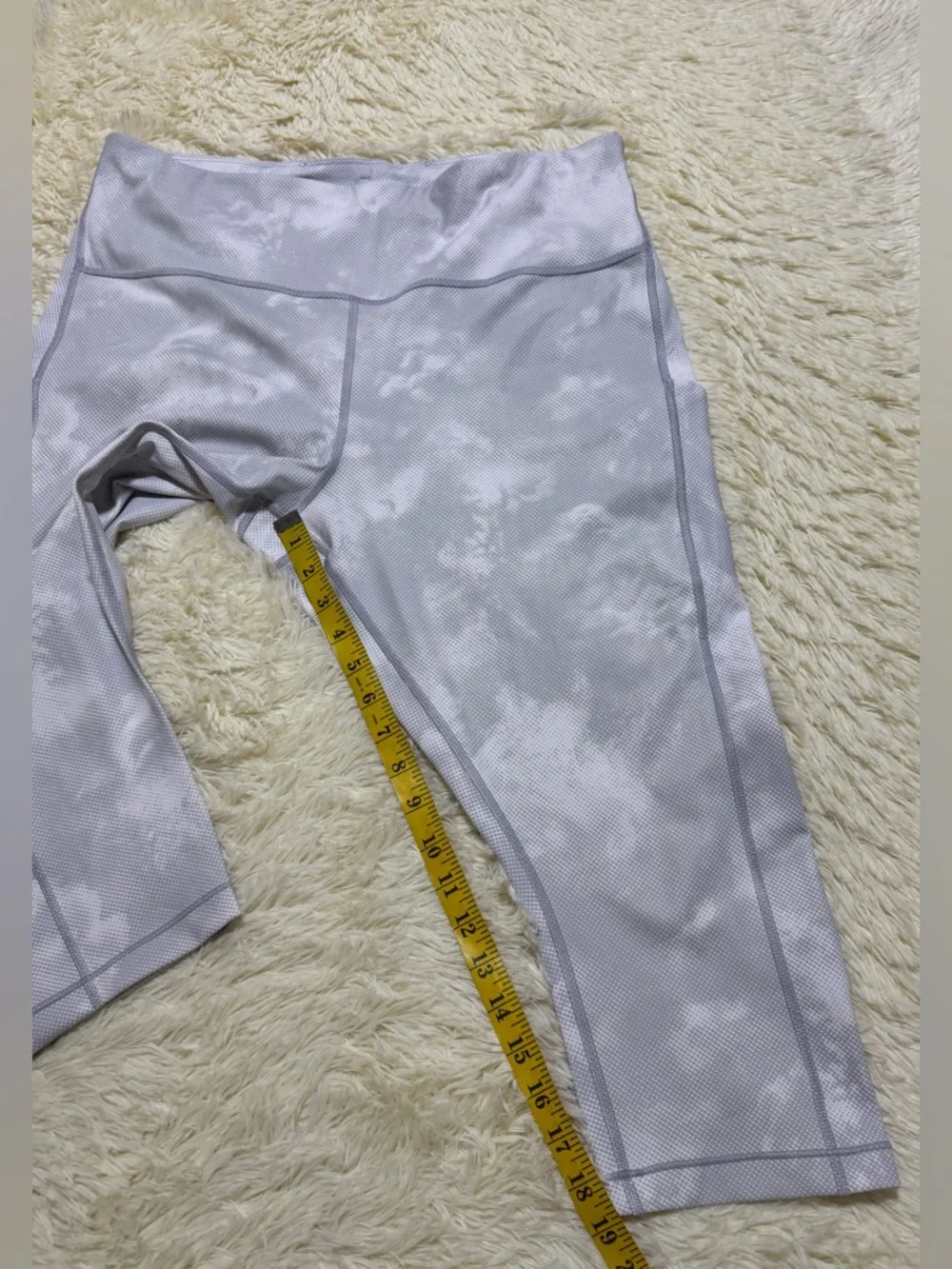 Athleta Salutation Stash Pocket Capri Leggings Light Grey Tie-Dye Print Size 2X - Picture 10 of 13
